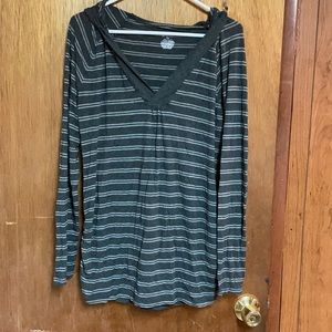 LizLange Maternity shirt